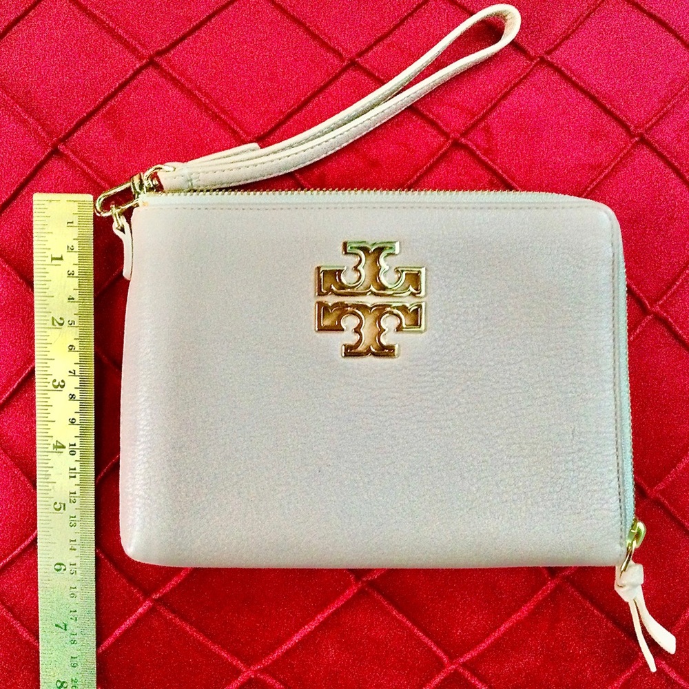 TORY BURCH BEIGE BALLET NUDE BRITTON BLUSH CREAM WRISTLET LIKE NEW